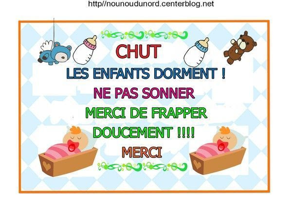 Affiche Bebe Dort Frapper Doucement