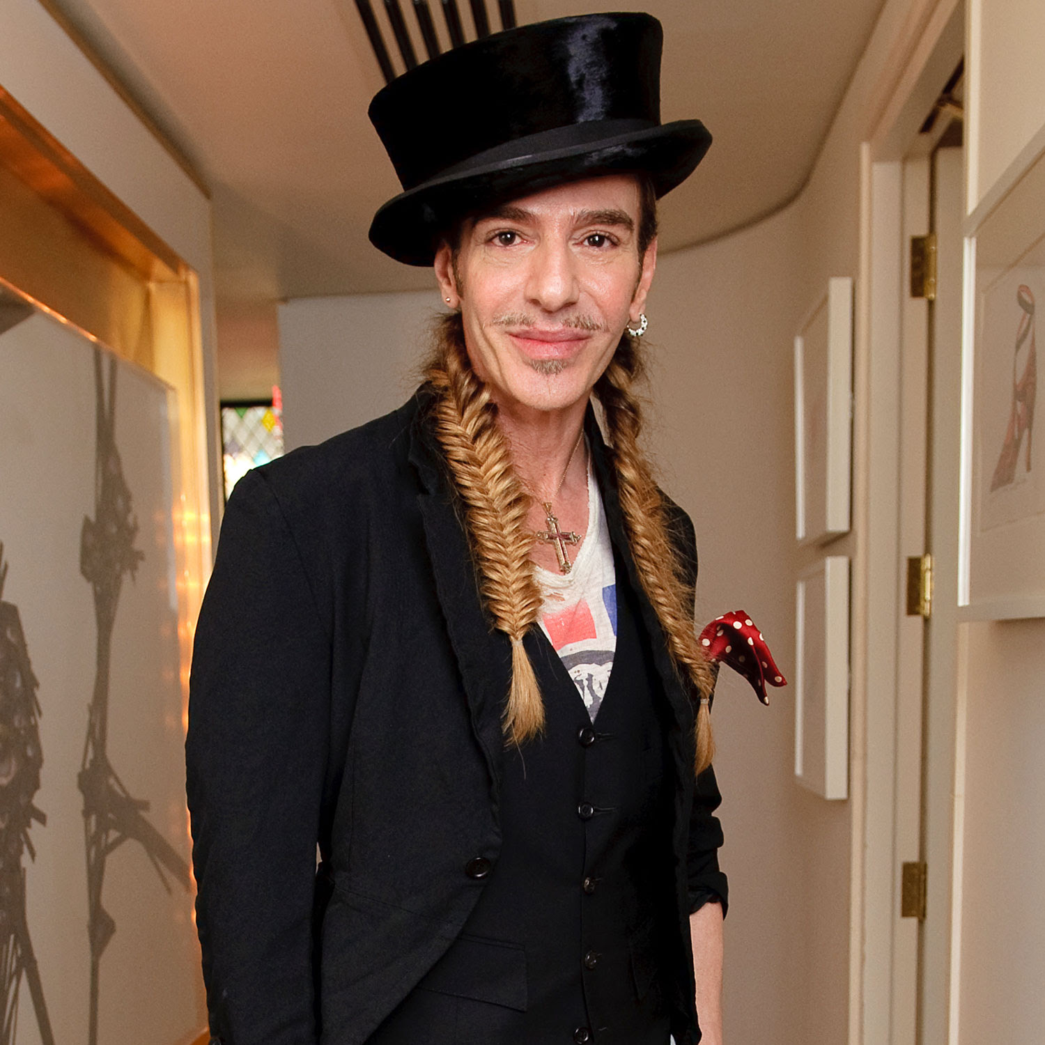 5499e106989bb_ _hbz john galliano oerq7n promo