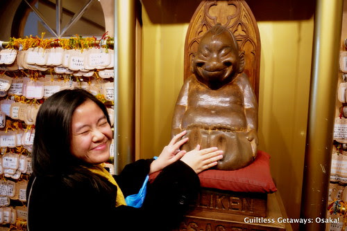 tsutenkaku-billiken-rub-feet
