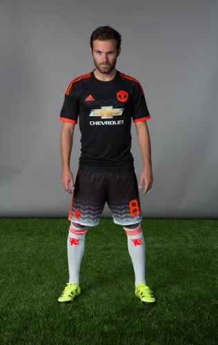 What's the story with the shorts from Man United's new ...