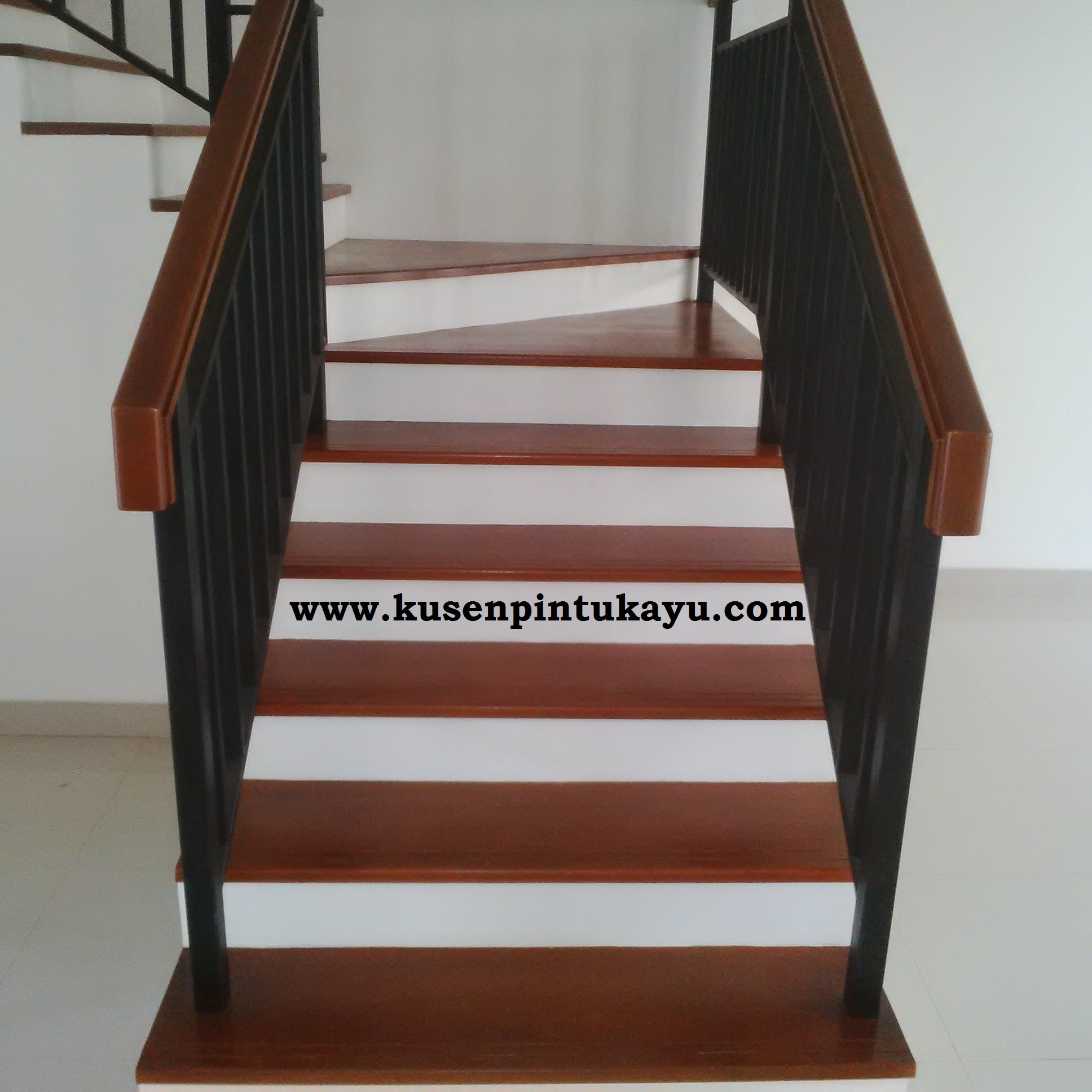 trap tangga kayu Pintu Panil Minimalis PK Dwi Karya trap tangga kayu Pintu Panil Minimalis PK Dwi Karya