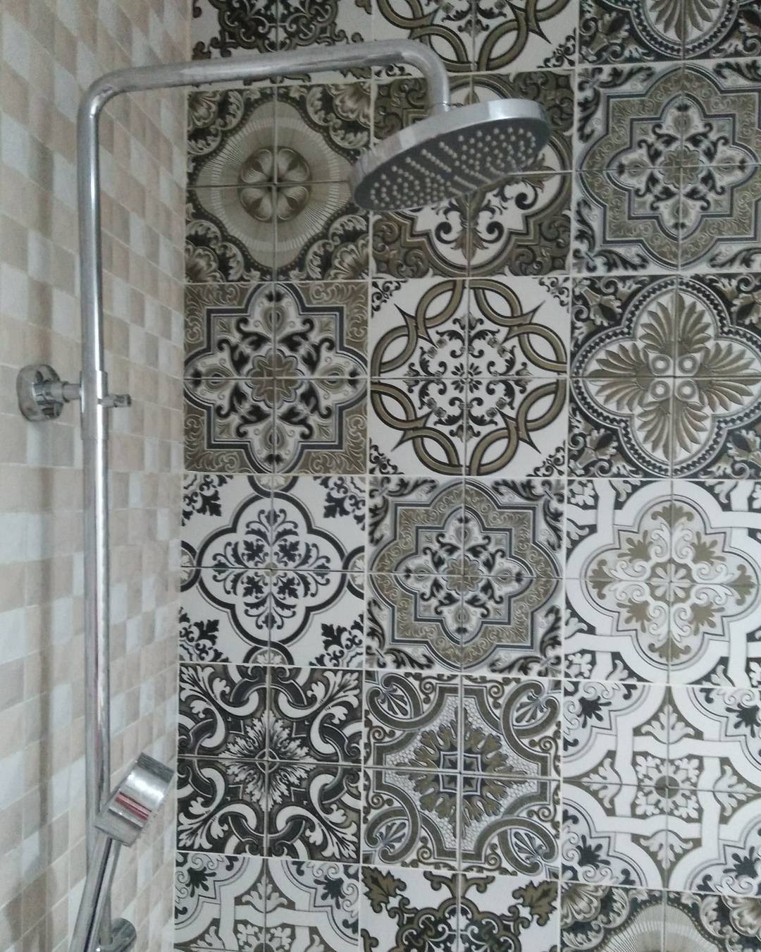 63 Model Motif  Keramik  Kamar Mandi Minimalis Terbaru 2019 