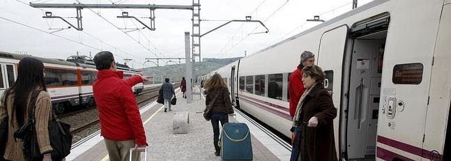Adif inicia el día 11 la renovación de la catenaria de Bárcena a Torrelavega