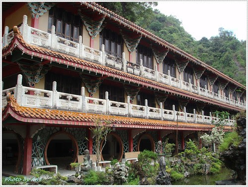 Sam Poh Tong Building
