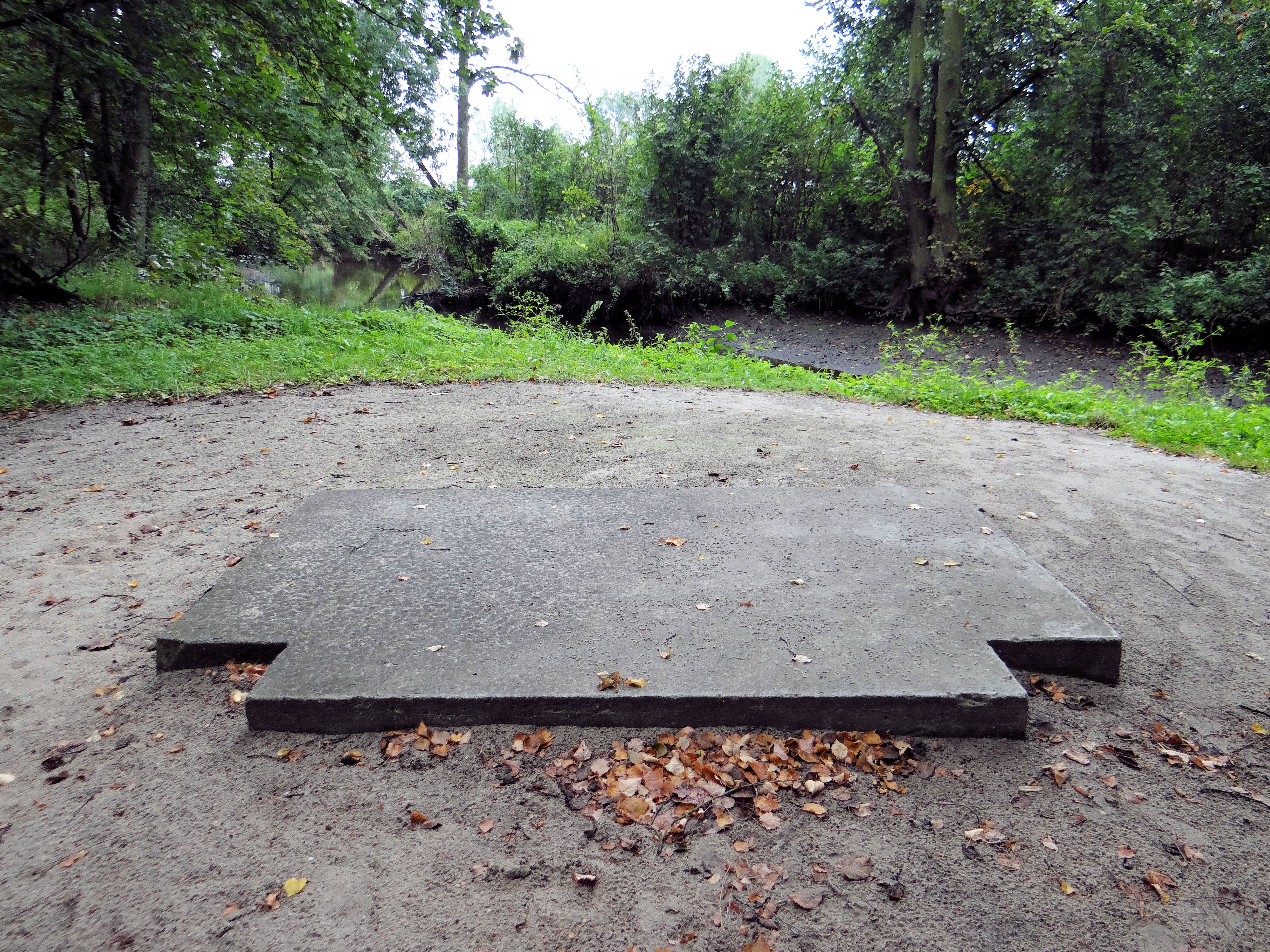 File:Arkadia - park - grobowiec złudzeń - 02.jpg ...