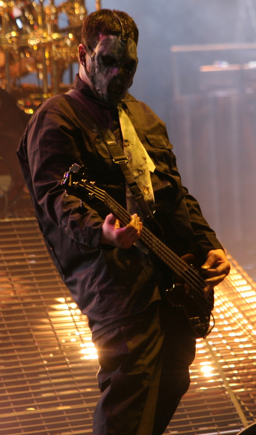 http://en.academic.ru/pictures/enwiki/80/Paul_Gray_at_Mayhem.jpg