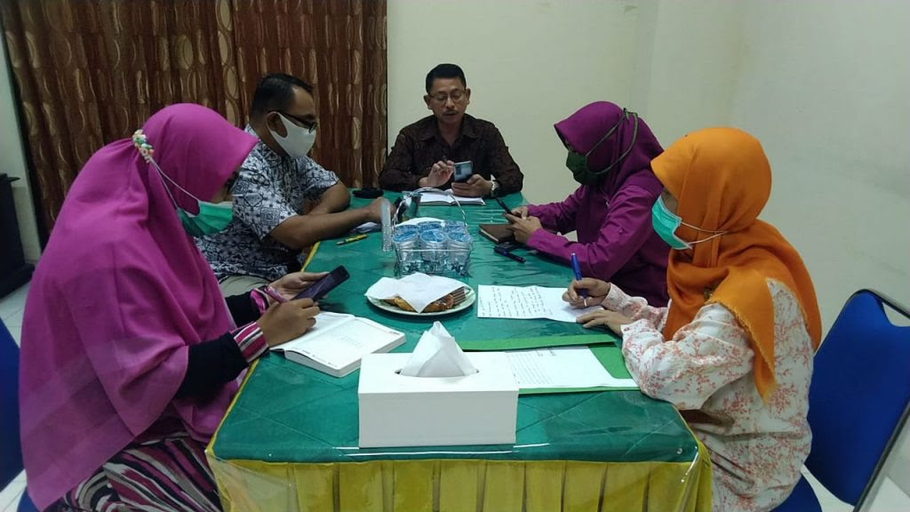Evaluasi Kinerja Triwulan I, Pimpinan FTIK Gelar Rapat