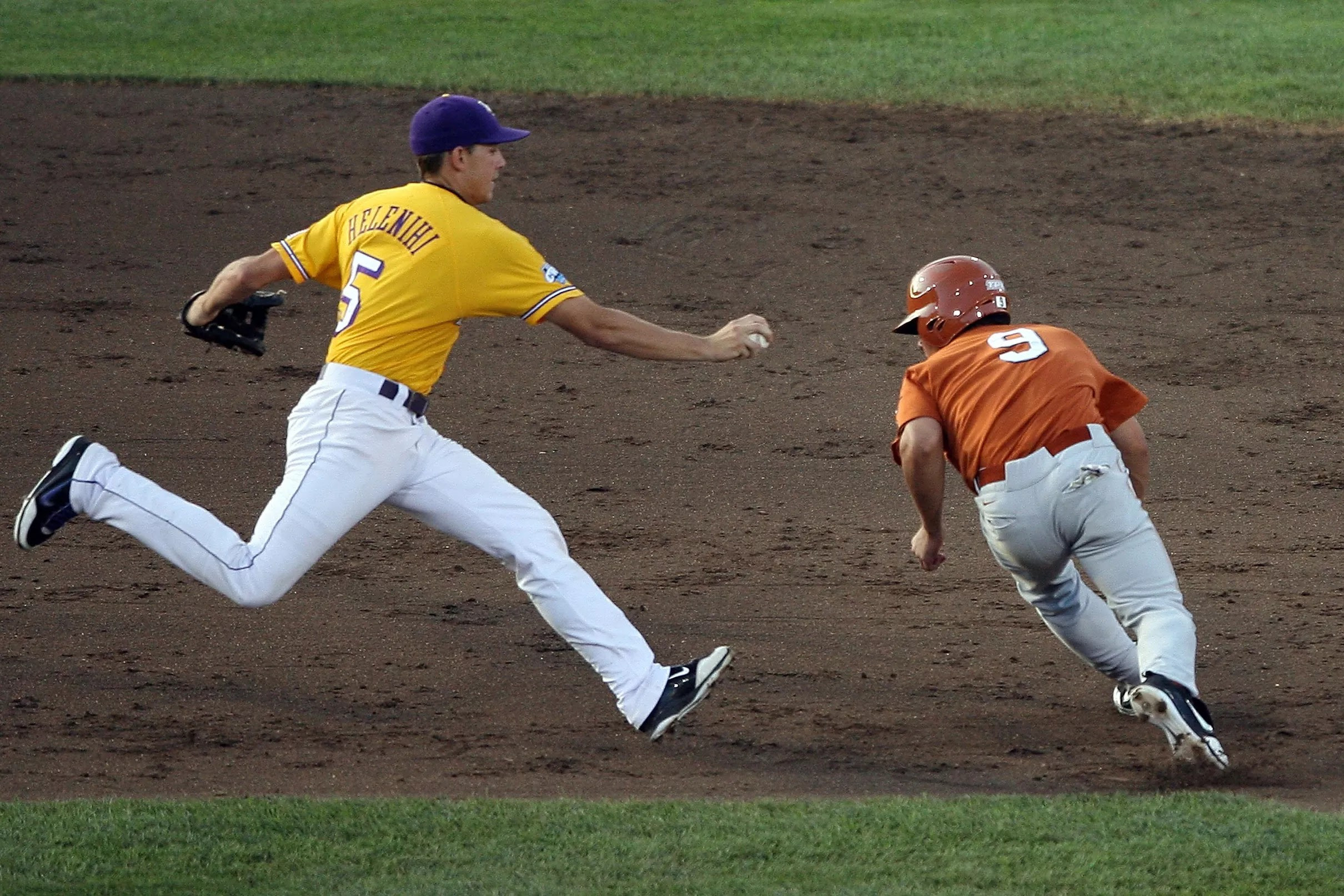 No. 14 Texas baseball faces No. 22 LSU in Baton Rouge