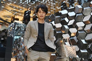 中村蒼 自身初の関西弁で世界的ブランドjimmy Choo敏腕広報マンに挑戦 方言男子 ハイブラ男子 ブームを巻き起こす Cinematopics