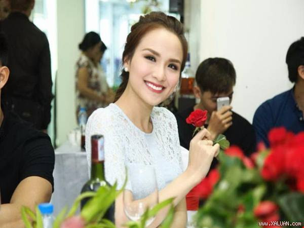 Vẻ đẹp của Diễm Hương sau 7 năm đăng quang và đã làm mẹ.