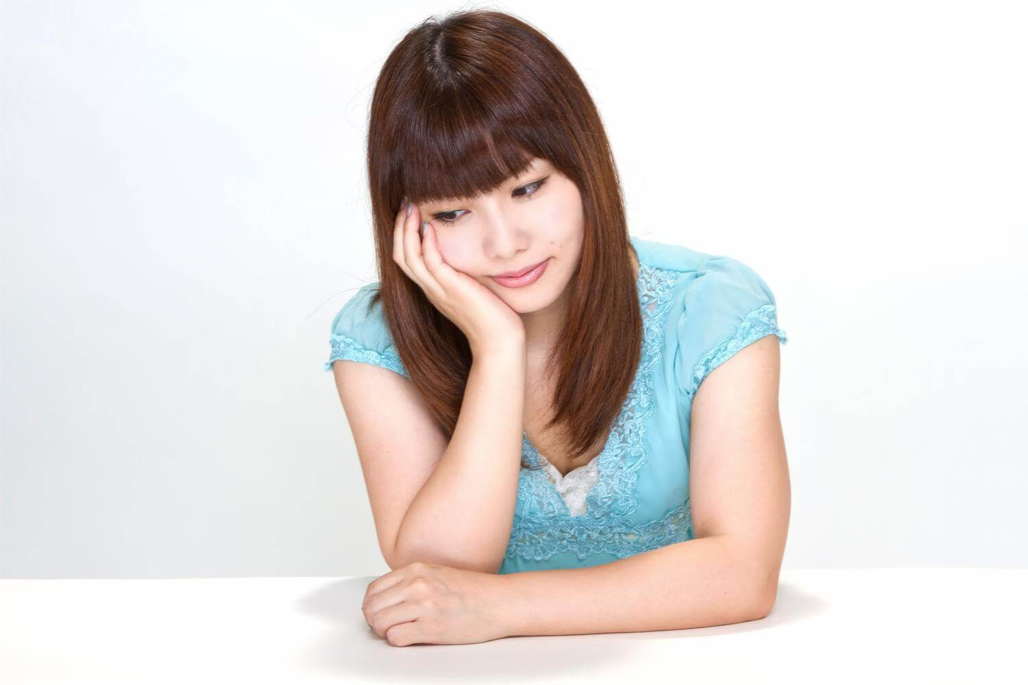 顎を触ったりさすったりする４つの心理 心理学で恋愛を楽しく