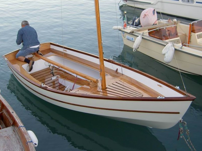 Argie 15. Plywood Sailing Dinghy