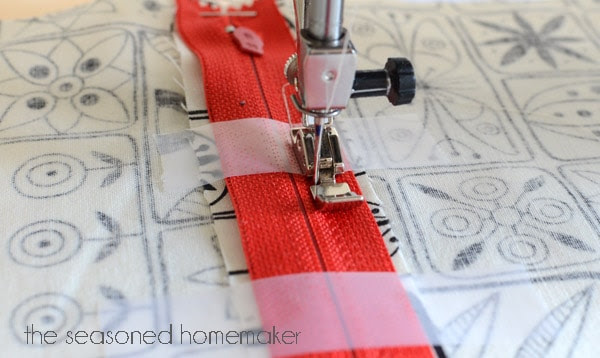There is no need to be afraid of inserting a zipper because it is easy to install. I'll show you how simple it really is in this step-by-step tutorial. You’ll be an expert in no time at all.