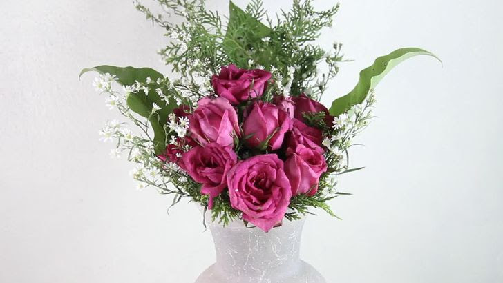 Arrange a Dozen Roses in a Vase Step 9 preview.jpg