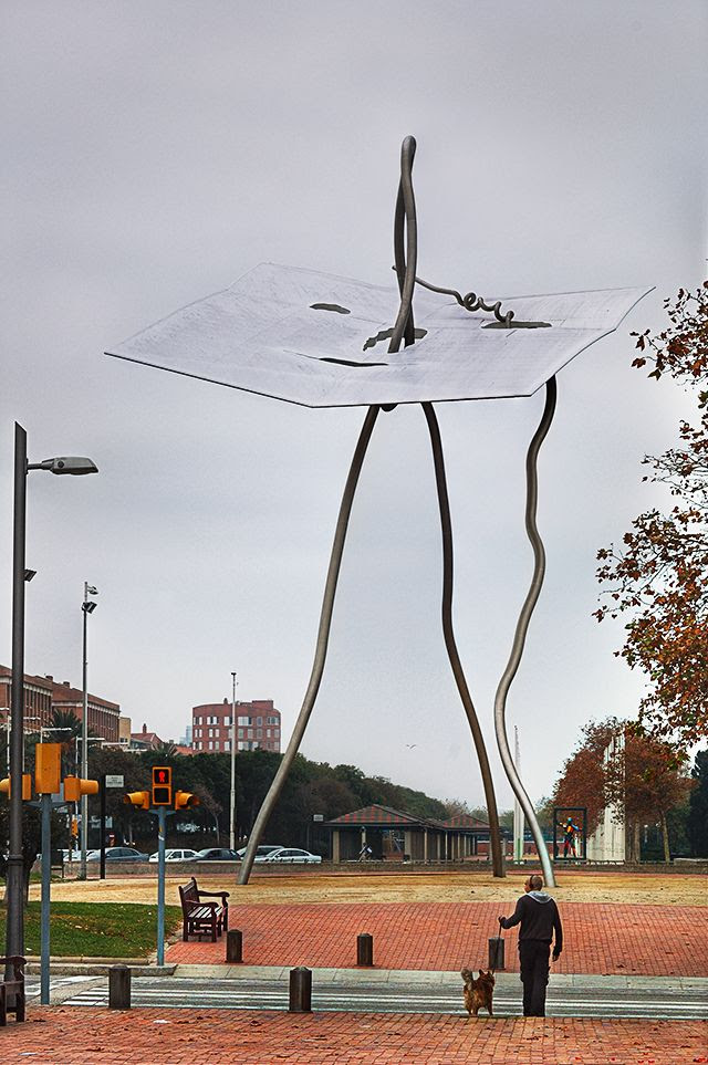 David and Goliath Sculpture by Antoni Llena [enlarge]