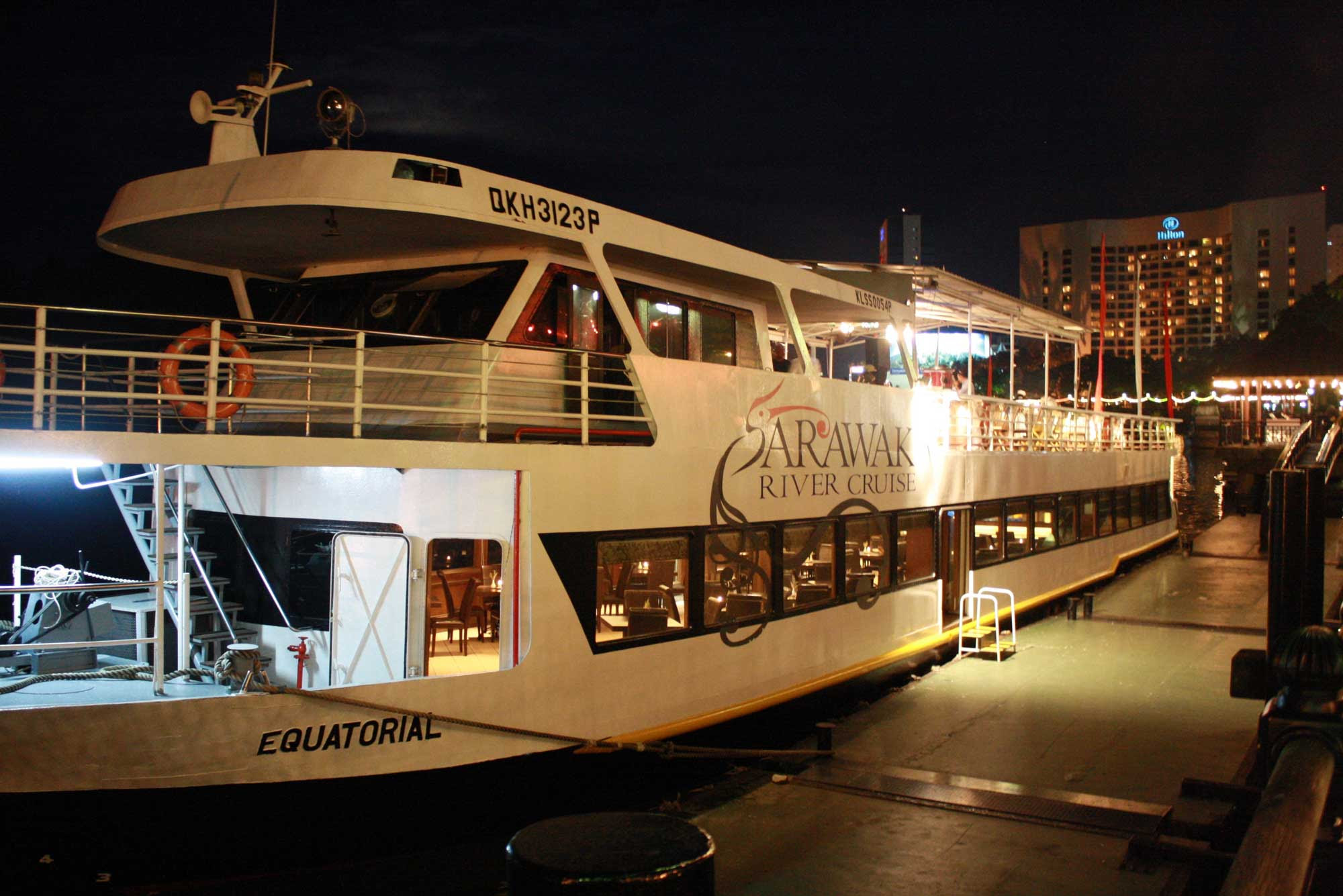 http://borneoadventure.com/v2/wp-content/uploads/2011/11/sarawak-river-cruise-01.jpg