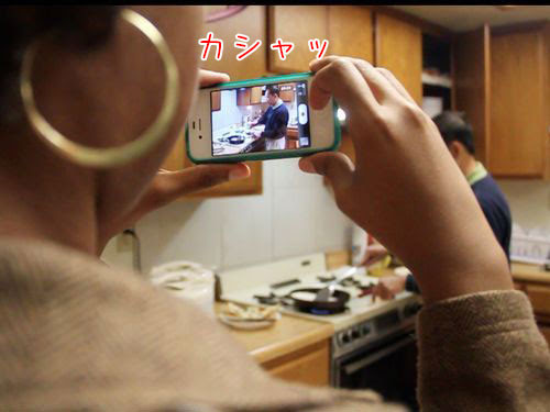 日本のスマホがシャッター音を消せないのは スカートの中を盗撮防止するためらしいよ 海外の反応 らばq