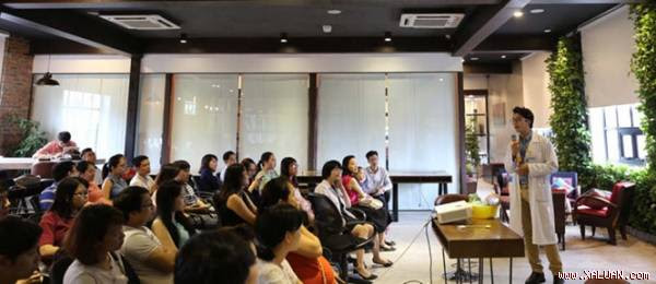 Khám bệnh bằng... điện thoại