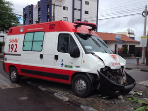 Veículo estava a caminho de um outro acidente (Foto: Renata Torres/TV Asa Branca)