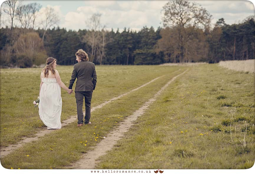 English alternative countryside wedding photos - www.helloromance.co.uk