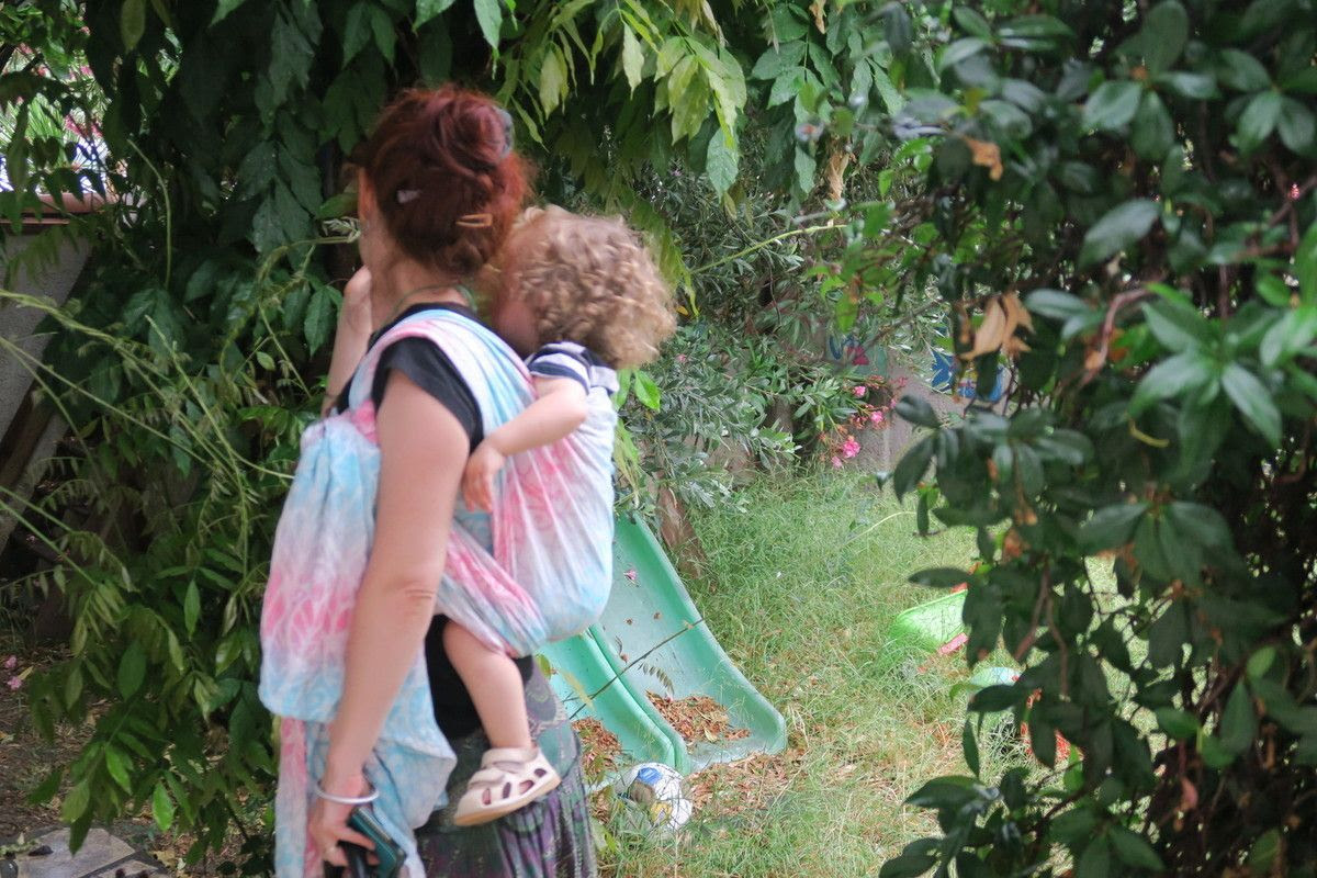 Porter Son Bebe En Ete Petits Diables