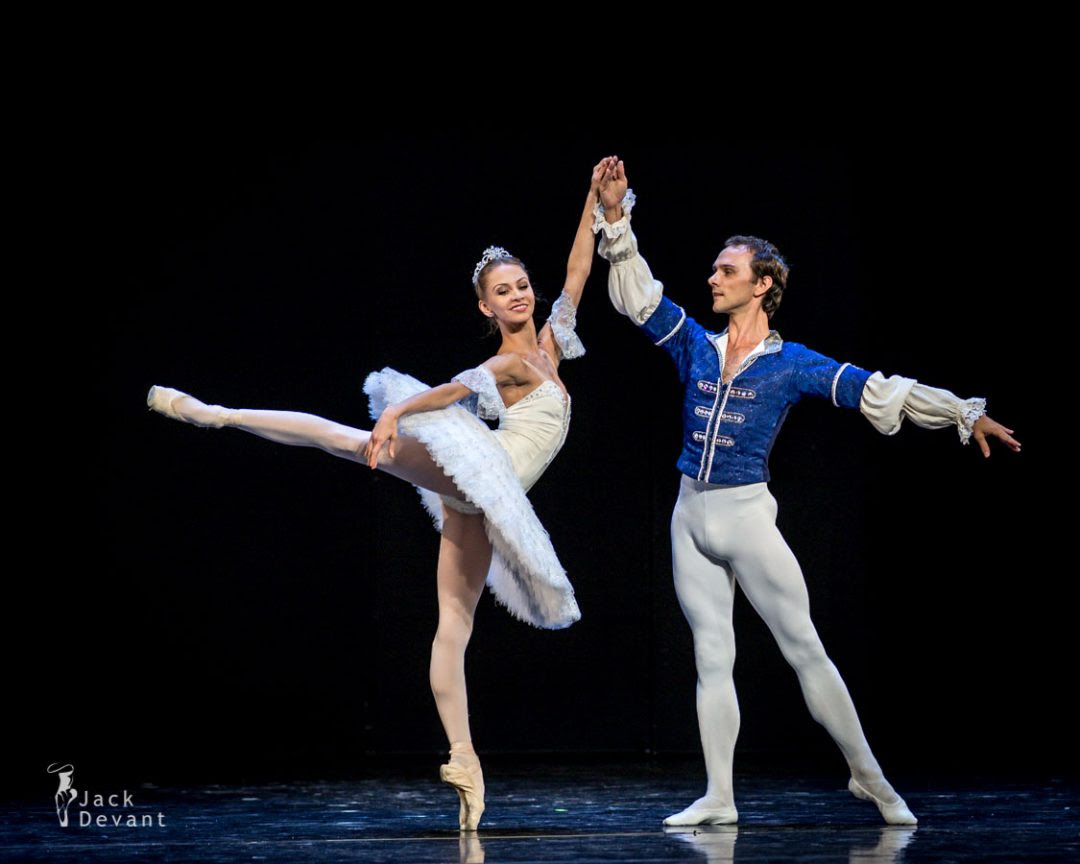 Anastasia Stashkevich and Vyacheslav Lopatin in The Nutcracker