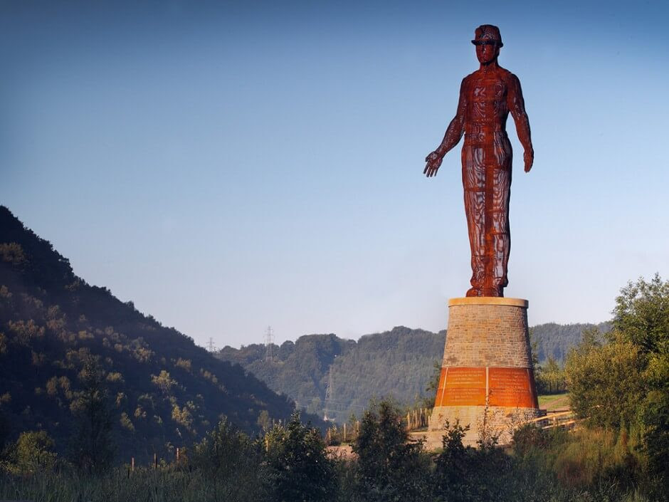 statues et monuments gigantesques, colossaux et énormes dans le monde