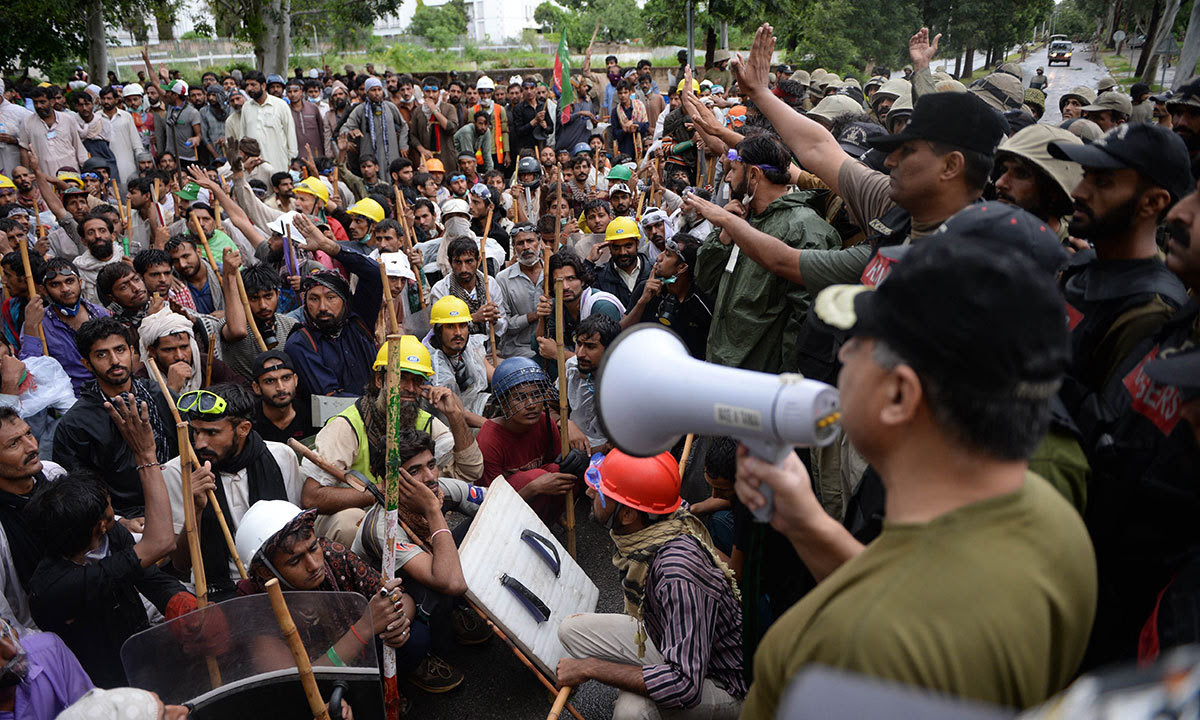 Army soliders stop protestors after clashes with anti-government demonstrators and police near the prime minister's residence in Islamabad on September 1, 2014. — AFP