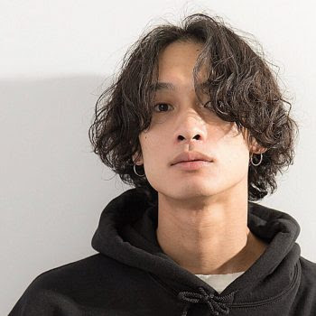 ロングのメンズの髪型 21年春 ヘアアレンジで結び方やセット方法を紹介