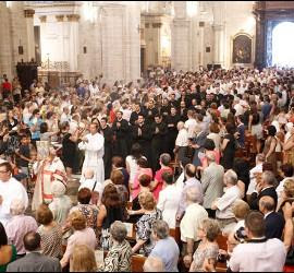 Momento de la eucaristía de constitución de Cooperatores