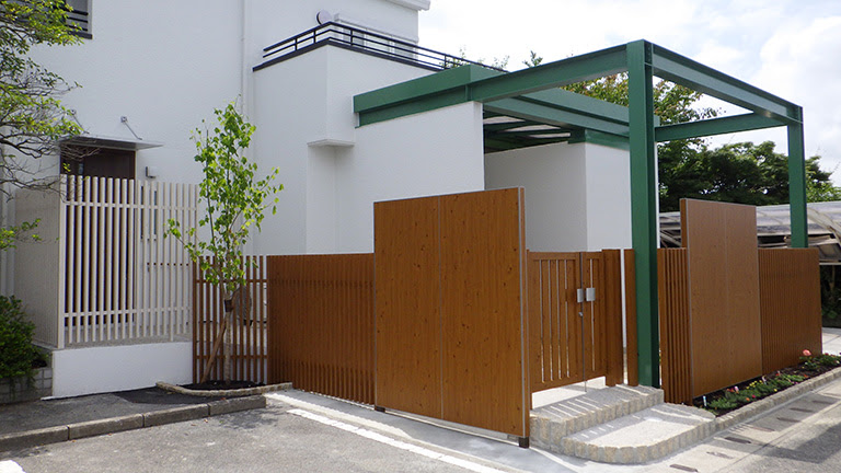 外観に合わせておしゃれに目隠し 株式会社葉隠緑化建設