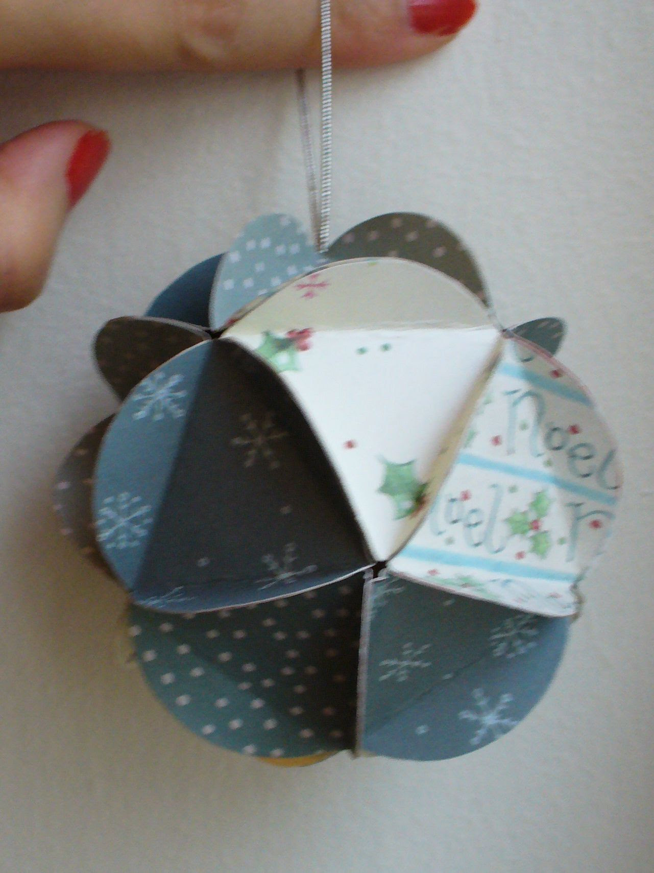 Pliage Papier Boule De Noel Boules Des Noel En Papier Les Dix Doigts D Amelie