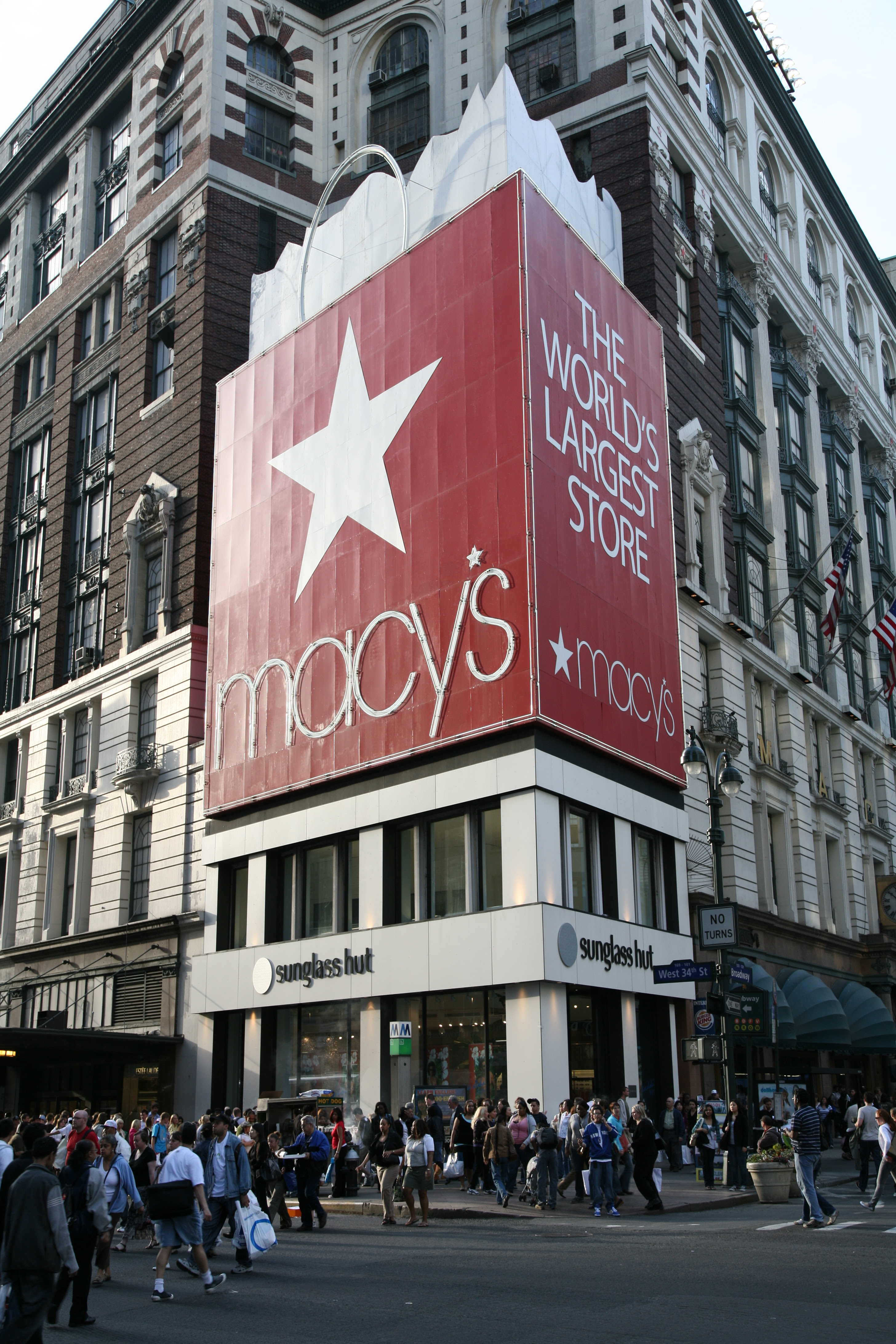 Description Macy's NYC.jpg