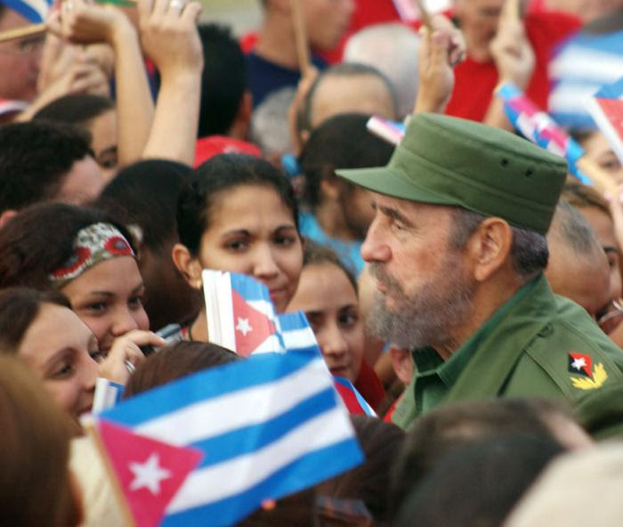 Marcha combatiente por el Malecón y frente a la oficina de intereses de EE.UU. en Cuba en protesta por las medidas que quiere imponer George W. Busch a Cuba para la transición a la democracia. La misma estuvo presidida por el Comandante en Jefe Fidel Castro Ruz y también participó el general de ejército Raúl Castro Ruz. 