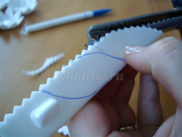 Снежные цветы. Поделка из бросового материала