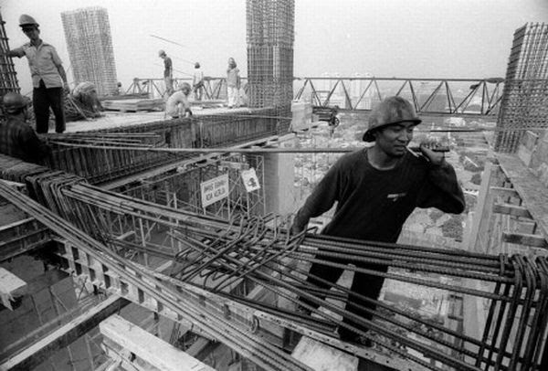 Indonesian construction workers (23 photos)