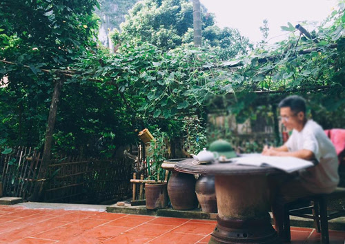 giam-hon-nua-thu-nhap-chung-toi-van-rung-rinh-khi-roi-pho-ve-que