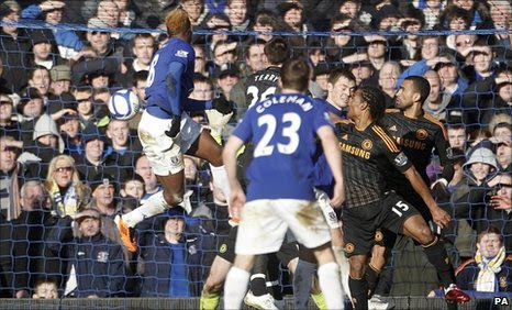 Louis Saha heads Everton into the lead