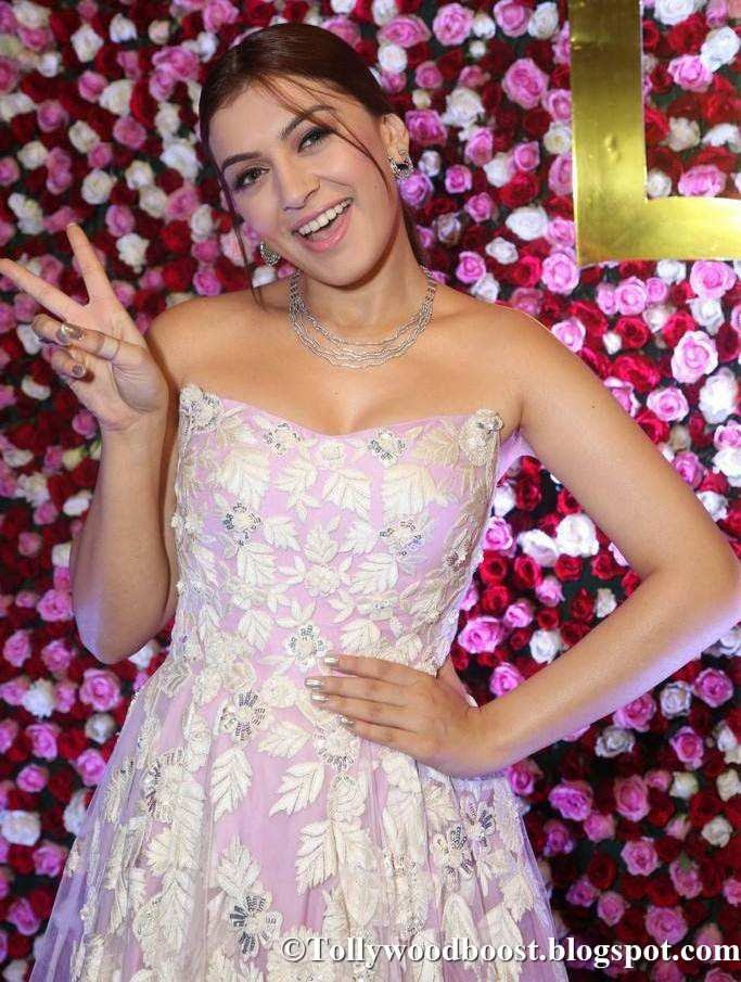Hansika At Zee Telugu Apsara Awards 2017 In Pink Dress