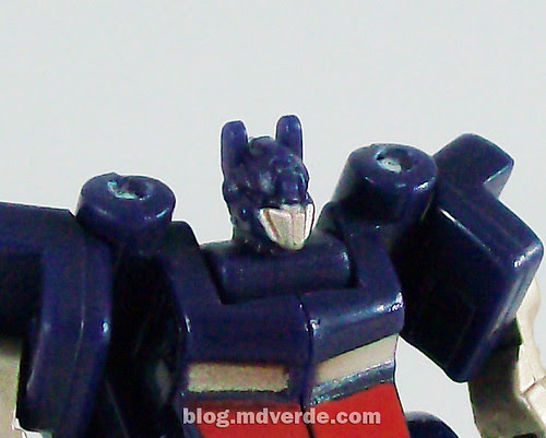 Optimus Prime RotF Miniatura - modo robot