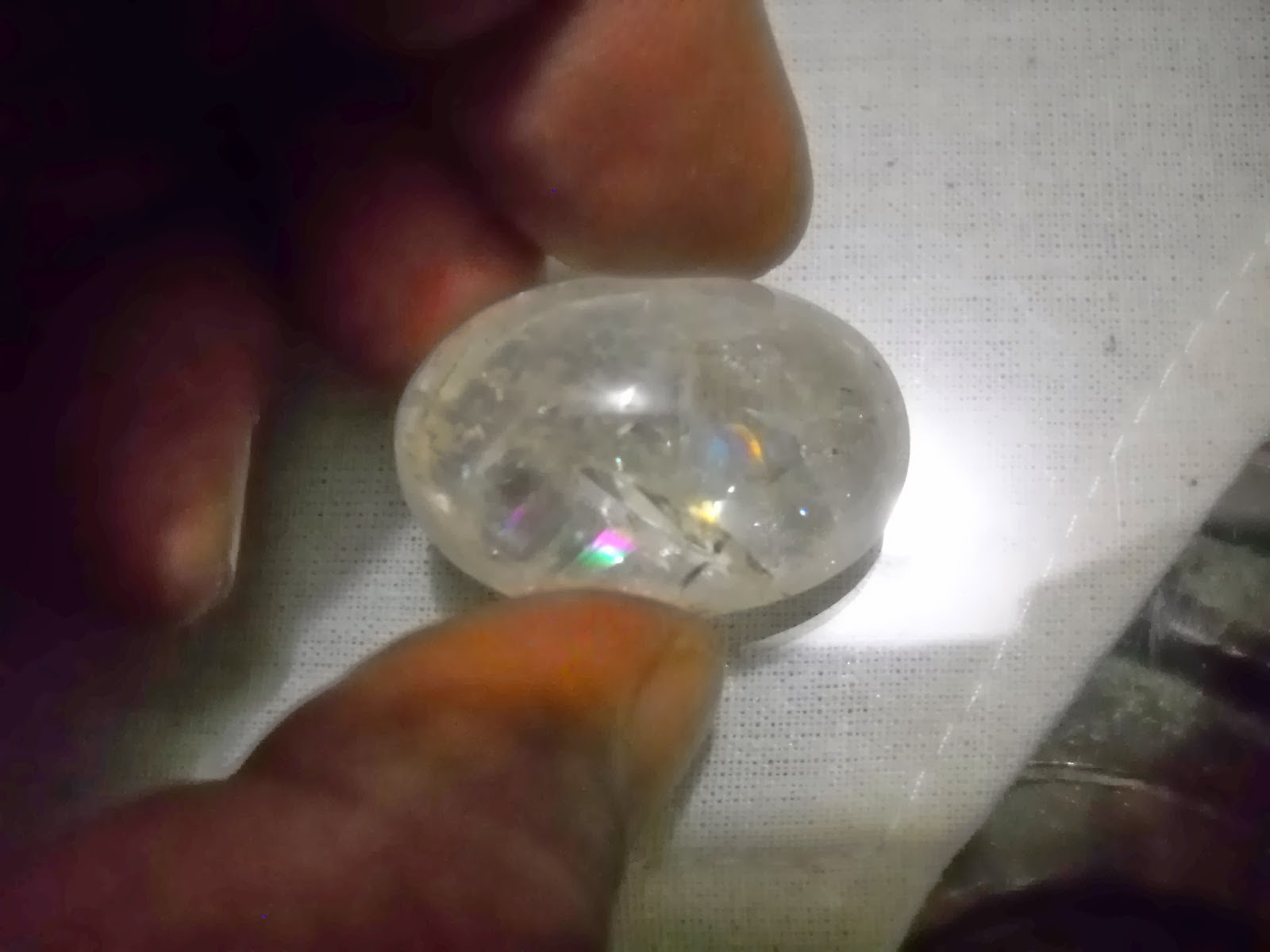kecubung es aura pelangi, dimensi 31 x 21 mm. ( SOLD )