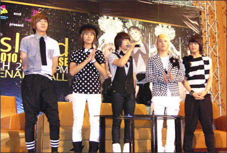 choi jong hun. Hong-ki and Choi Jong-hun.