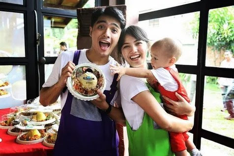 Selain Ricky dan Herfiza, baby Athaya juga memakai kostum Teletubbies. /©http://ift.tt/1CY2Kiy
