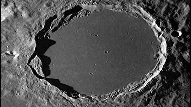 Las enigmáticas luces móviles de la Luna