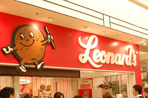 Hawaiian Donuts shop Leonard's in Yokohama