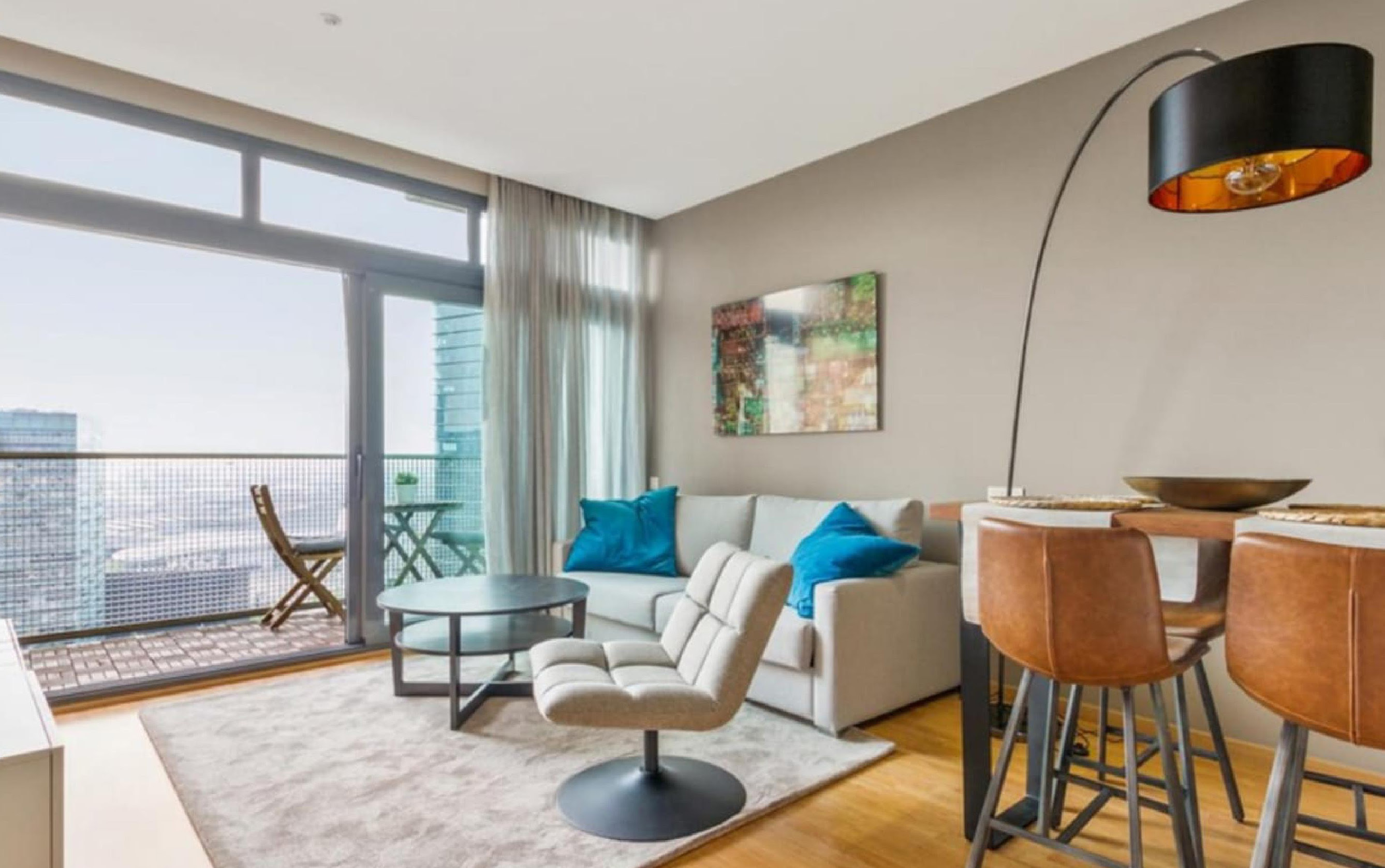 Duplex apartment with pool for rent near Barcelona