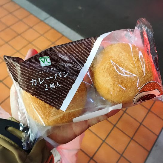 12 28 カレーパン 2個入り ローソンストア100 108円 2個で108円ってスゴくね カレー ハンター協会 川崎鶴見にて かれはん食堂 スリランカ料理レストラン バー 営業中