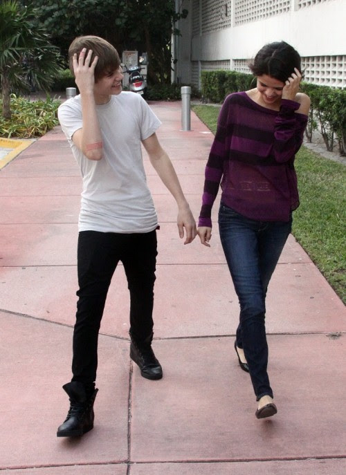 justin bieber with selena gomez at. justin bieber selena gomez.