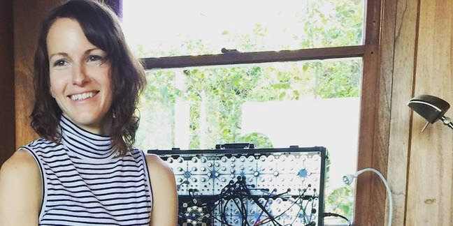 Kaitlyn Aurelia Smith Shares “When I Try, I’m Full” New Video: Watch