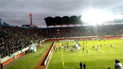 Pss sleman fans (brigata curba sud) with top class atmosphere when their team promoted to the top league of indonesian football. Pss sleman Final(3) - YouTube